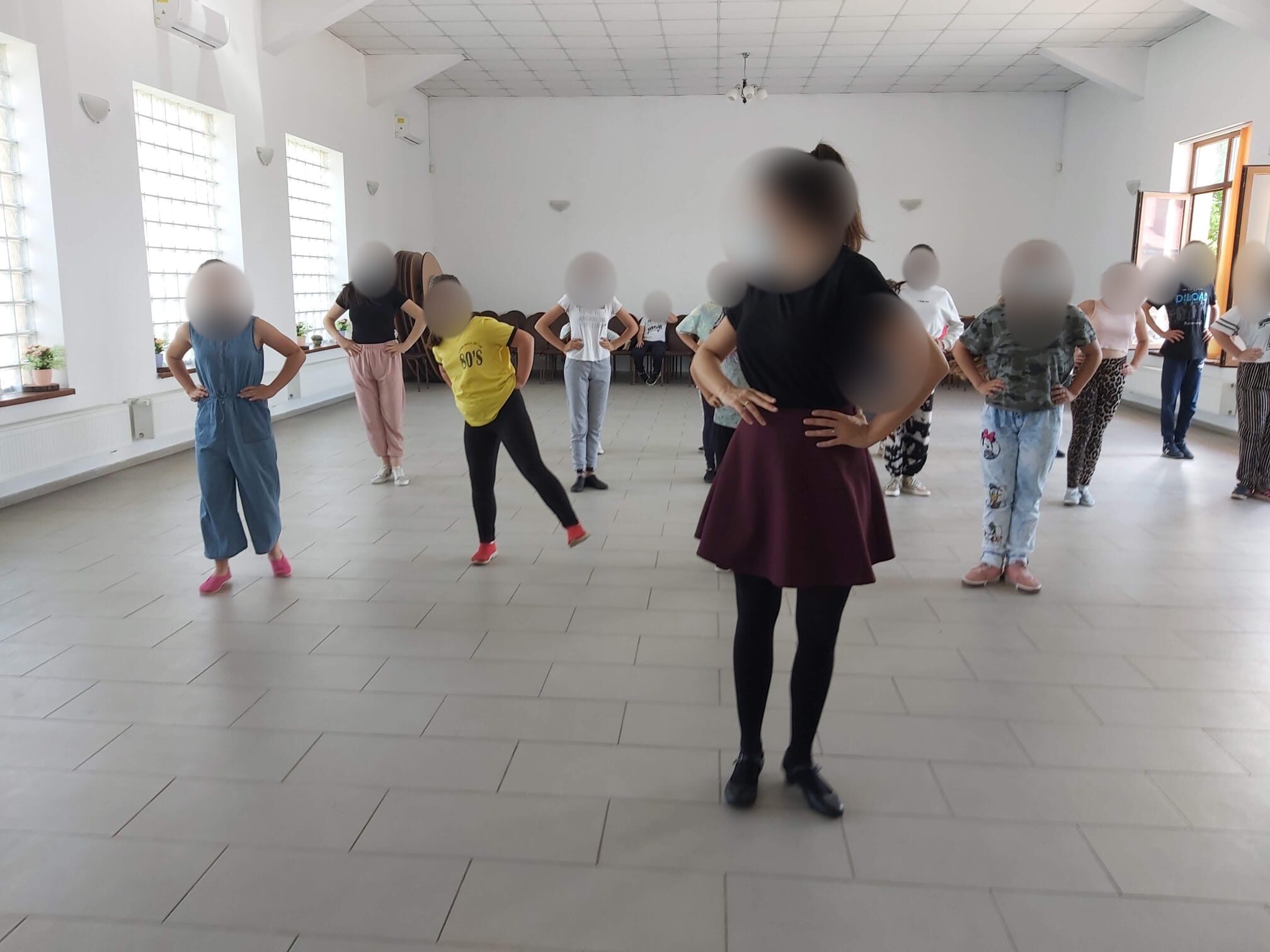 Atelier de dans coordonat de Ana Stan, cu toate fețele anonimizate